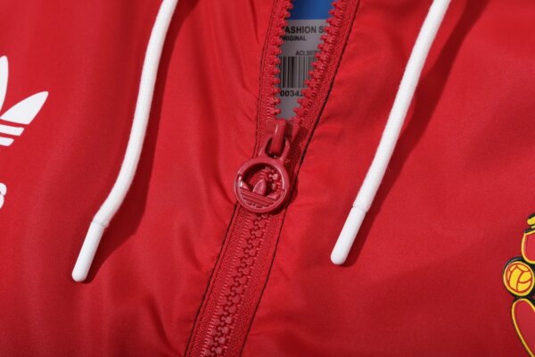 2023 Manchester United Player Hooded Windbreaker S-XXL - Image 4