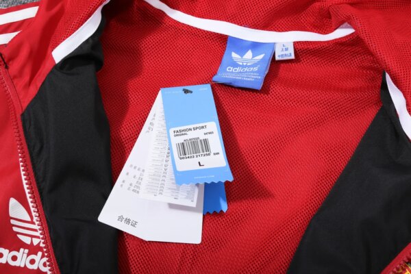 2023 Manchester United Player Hooded Windbreaker S-XXL - Image 5