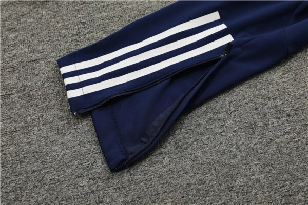 23-24 Manchester United Training Suit - Image 19