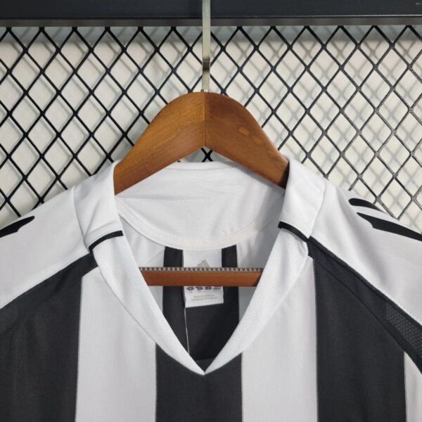 04-06 Newcastle United Home Retro Jersey - Image 2