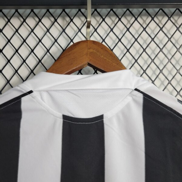 04-06 Newcastle United Home Retro Jersey - Image 3