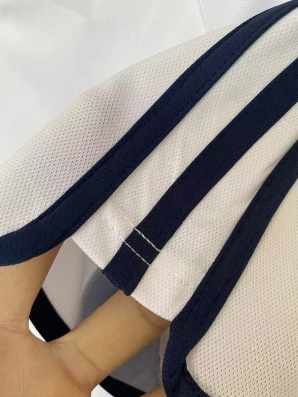 2000-01 Real Madrid Home Retro Jersey - Image 4