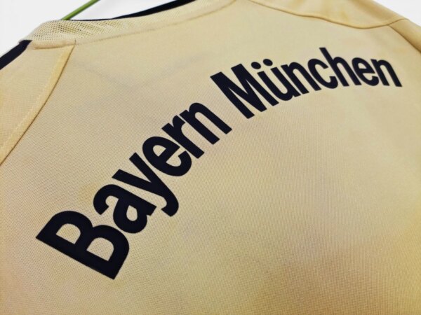 2004-05 Bayern Munich Away Retro Jersey - Image 9