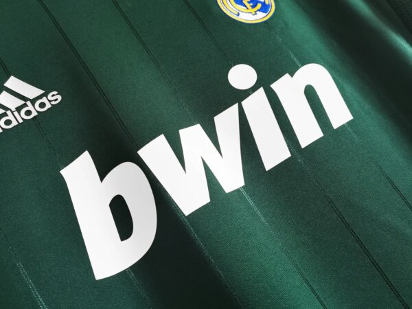 2012-13 Real Madrid Third Retro Jersey - Image 3