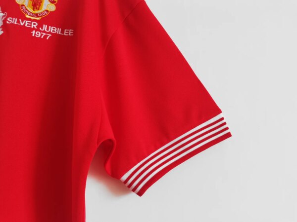 1977 Manchester United Home Retro Jersey - Image 3
