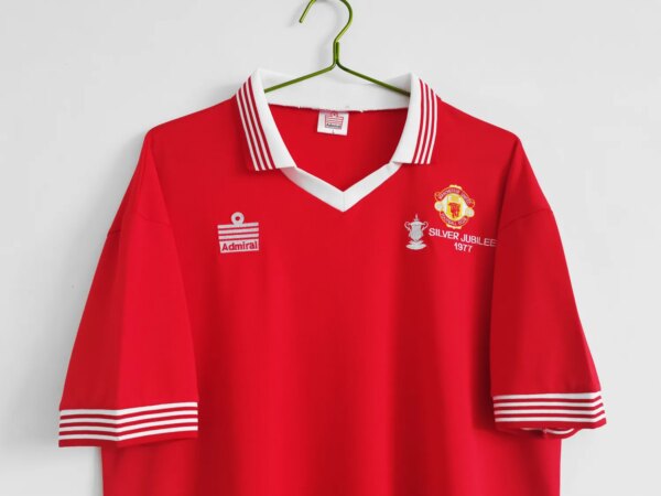 1977 Manchester United Home Retro Jersey - Image 4