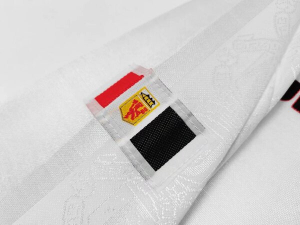 1998-99 Manchester United Away Long Sleeve Retro Jersey - Image 8