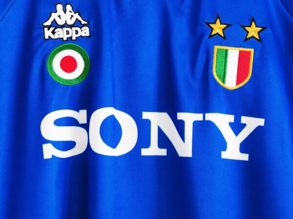 1995-96 Juventus Away Retro Jersey - Image 4
