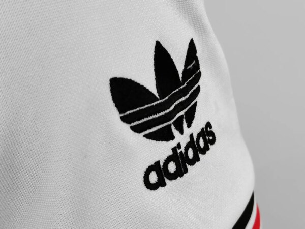 1985 Manchester United Away Retro Jersey - Image 4