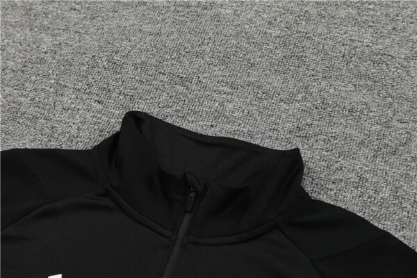 23-24 Manchester United Training Suit - Image 4