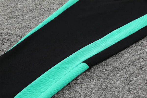23-24 Manchester United Training Suit - Image 11