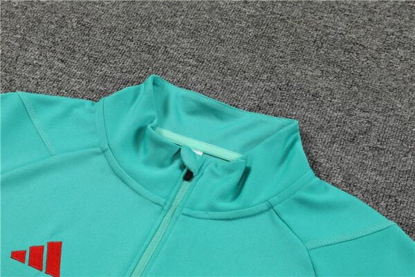 23-24 Manchester United Training Suit - Image 4