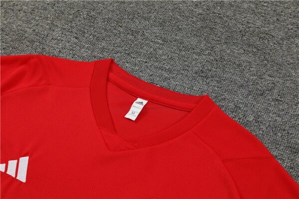 23-24 Manchester United Red Training Short Sleeve Suit - Image 4