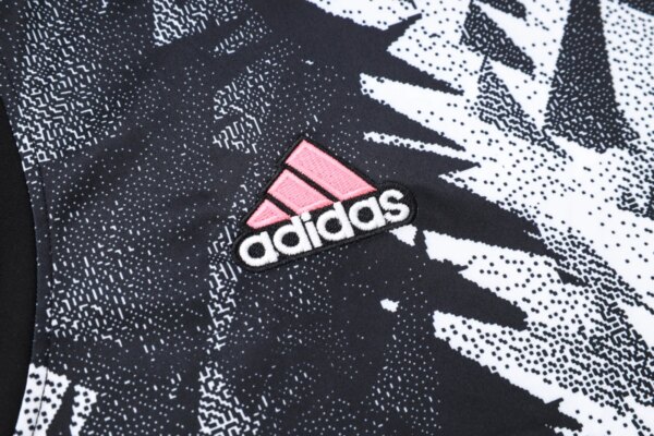 23-24 Juventus Black Training Vest Suit - Image 2