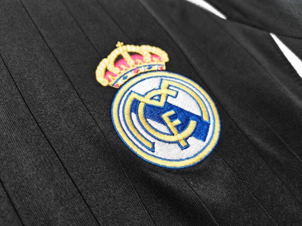 06-07 Real Madrid Third Retro Jersey - Image 2