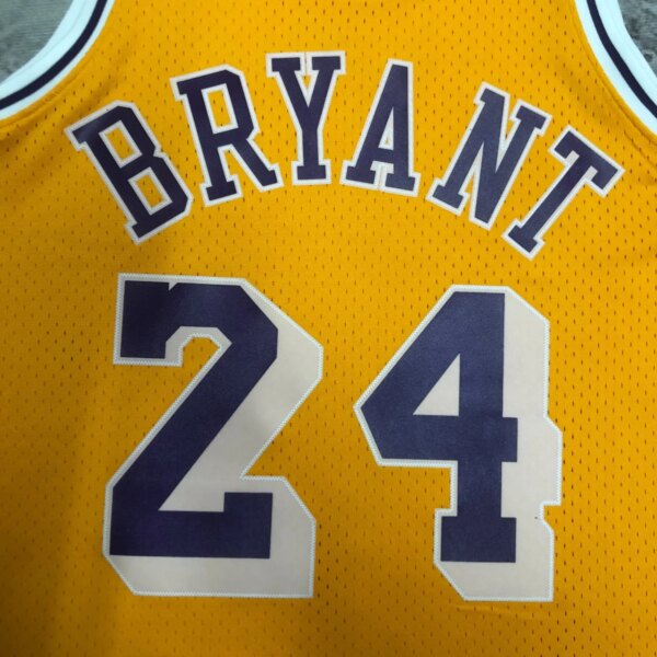 M&N 07-08 Lakers  SW Yellow 24# Bryant - Image 4