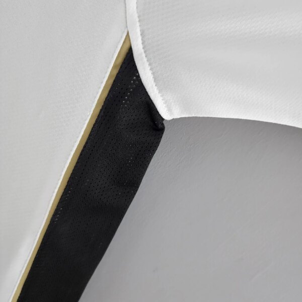 06-07 Manchester United Away Retro Jersey - Image 2
