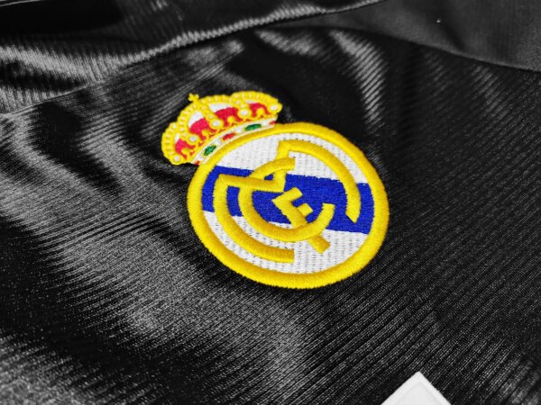 99-00 Real Madrid Away Retro Jersey - Image 2