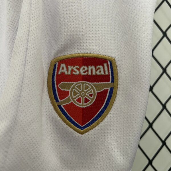 Retro 02-04 Arsenal Home Kids Kit - Image 3
