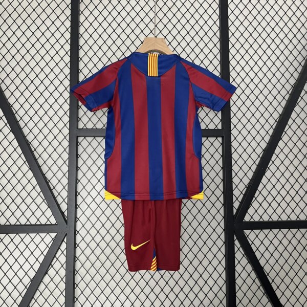 Retro 05-06 Barcelona Home Kids Kit - Image 4