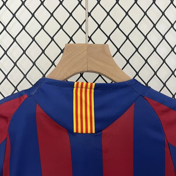 Retro 05-06 Barcelona Home Kids Kit - Image 5