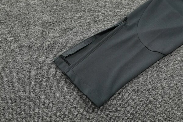 24-25 Manchester United Grey Player Version Training Suit - Image 11