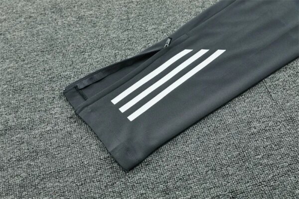 24-25 Manchester United Grey Training Suit - Image 11