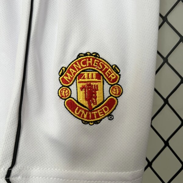Retro 00-01 Manchester United Home Kids Kit - Image 3