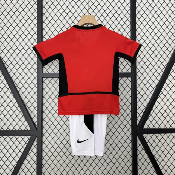 Retro 05-06 Manchester United Home Kids Kit - Image 2