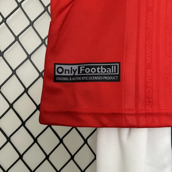 Retro 99-00 Manchester United Home Kids Kit - Image 3
