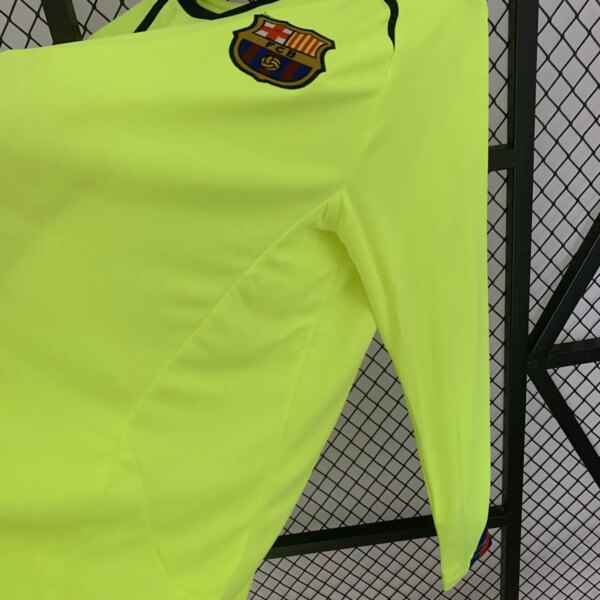 2005-06 Barcelona Away Long Sleeve Retro Jersey - Image 2