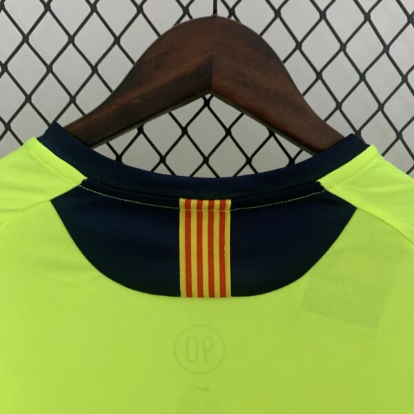 2005-06 Barcelona Away Long Sleeve Retro Jersey - Image 4