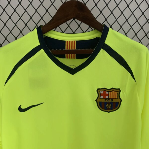 2005-06 Barcelona Away Long Sleeve Retro Jersey - Image 5