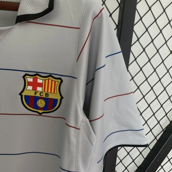 2003-04 Barcelona Away Retro Jersey - Image 2