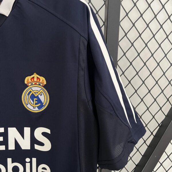 2004-05 Real Madrid Away Retro Jersey - Image 2