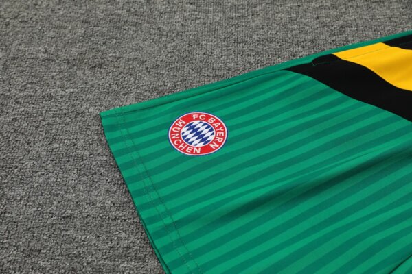 23-24 Bayern Munich Training Vest Suit - Image 8