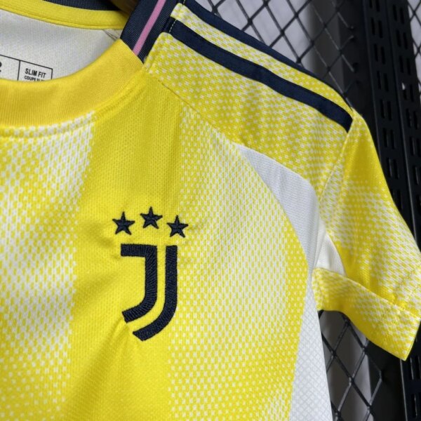 24-25 Juventus Away kids kit - Image 4