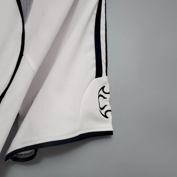 06-07 Real Madrid Home Retro Jersey - Image 2