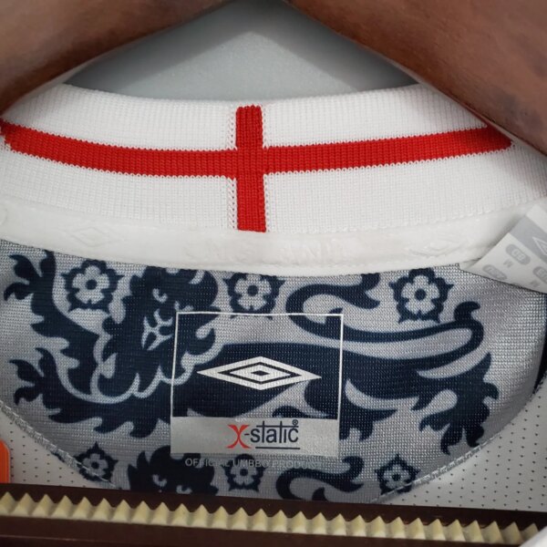 2006 England Home White Retro Jersey - Image 2