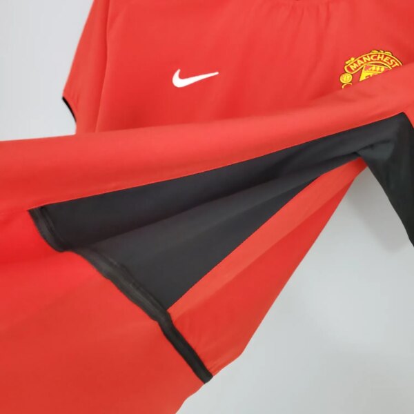 02-04 Manchester United Home Red Retro Jersey - Image 3