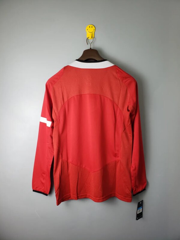 2005 Manchester United Home Red Long Sleeve Retro Jersey - Image 2