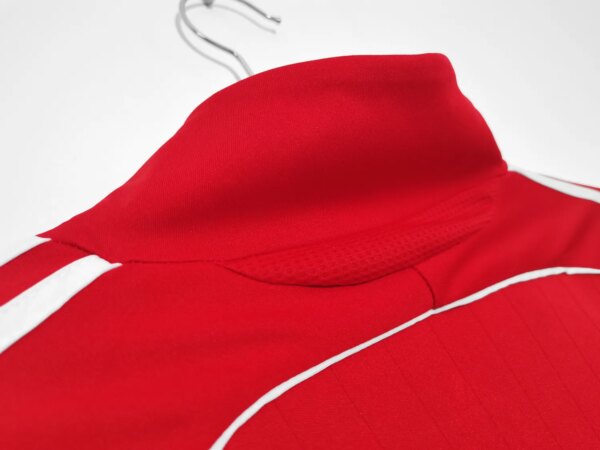 06-07 Liverpool Home Retro Jersey - Image 2