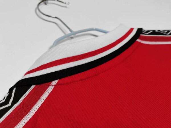 98-99 Manchester United Home Retro Jersey - Image 4