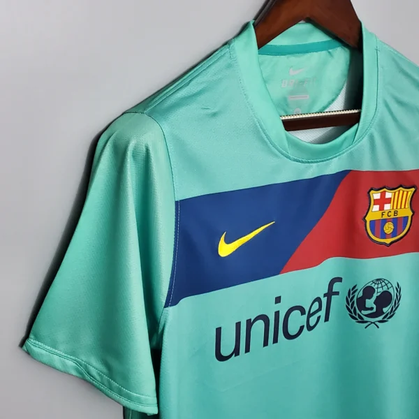 Barcelona 10/11 Away - Image 3