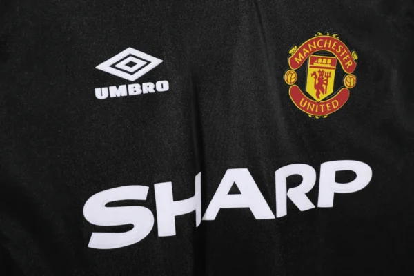 Manchester United Third Kit Retro 98-99 - Image 7
