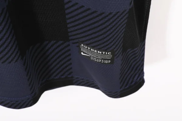 Manchester United Away Kit Retro 13-14 - Image 8
