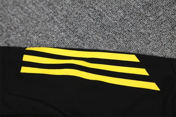 25-26 Manchester United Short Sleeve Training Suit - Image 8