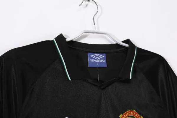 Manchester United Third Kit Retro 98-99 - Image 8