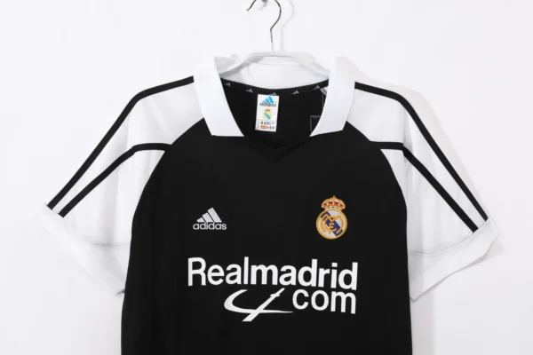 Real Madrid Away Kit Retro 01-02 - Image 9
