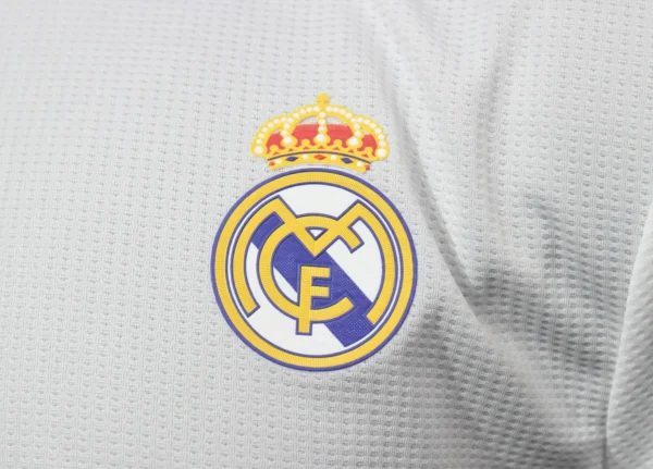 Real Madrid Home Kit Retro 19-20 - Image 4
